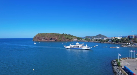 Arrivée de la barge à Mamoudzou - Vue aérienne