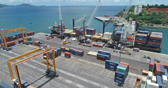 Port de Longoni - Conteneurs et chargement cargo