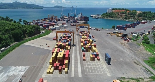 Port de Longoni - Conteneurs et chargement cargo