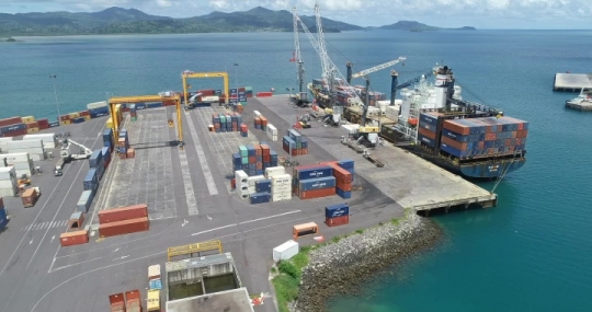 Port de Longoni - Déchargement Cargo