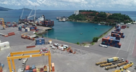 Port de Longoni - Déchargement Cargo