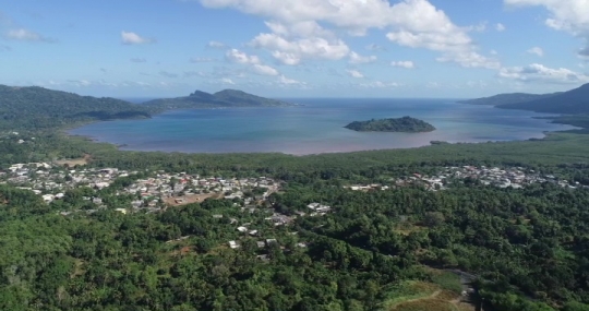 Vue aérienne de la baie de Boueni