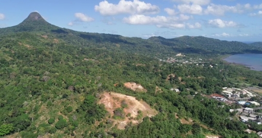 Vue aérienne de la baie de Boueni