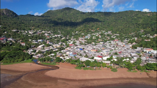Vue aérienne du village d'Acoua