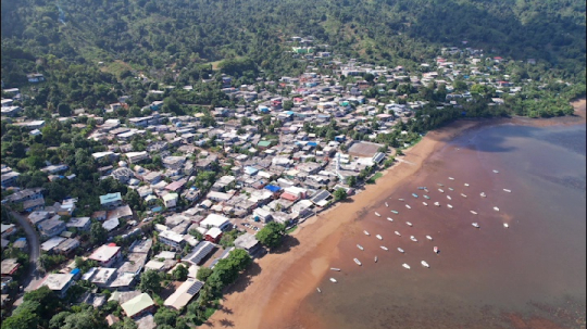 Vue aérienne du village de M'Tsamboro