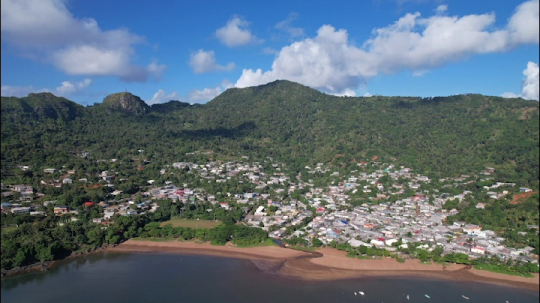 Vue de drone du village de Acoua