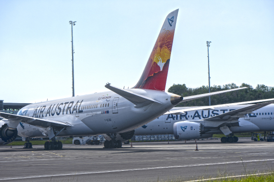 Avion Air Austral sur le tarmac