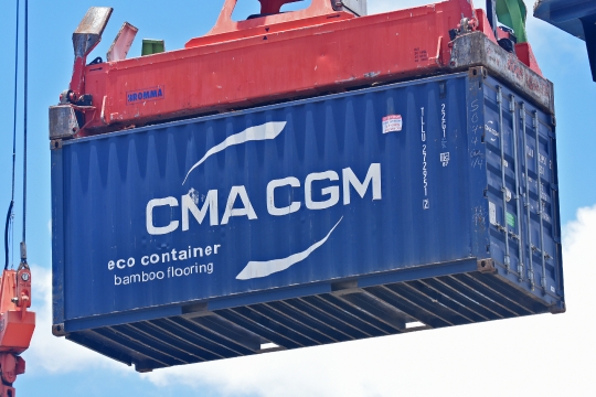 Conteneur CMA CGM au débarquement