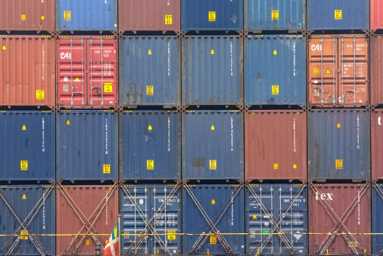 Conteneurs au port de Longoni