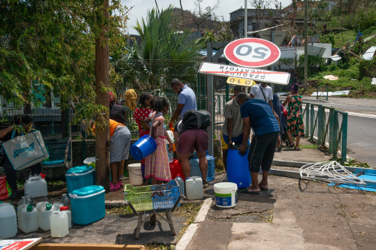 Cyclone - L'après Chido - ravitaillement en eau - Petite Terre