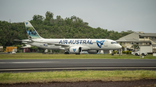 GLB639-Air Austral A220 décollage-1