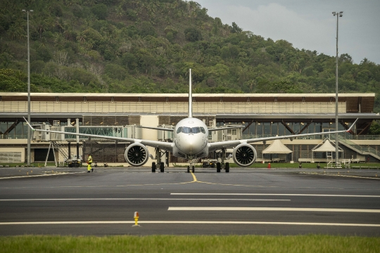 GLB648-Air Austral A220 décollage-9