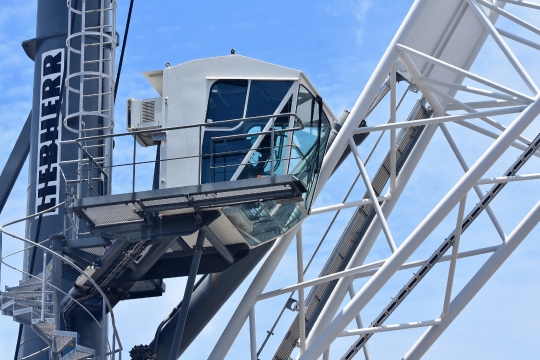 Grue de déchargement de conteneurs