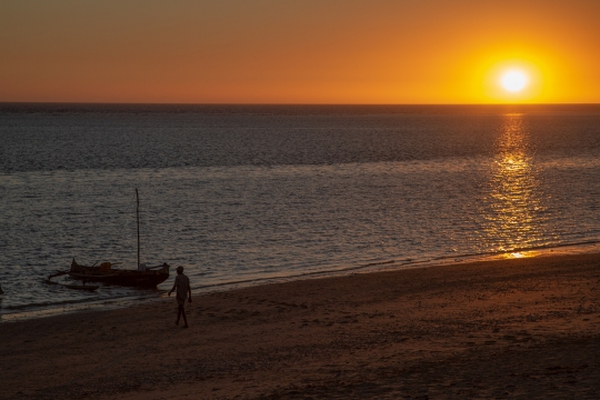 Gwen Le Bigot - Madagascar piroguier au sunset