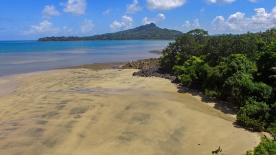 Plage de M'Bouanatsa pendant la marée basse