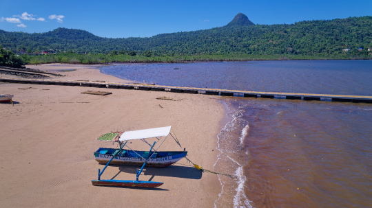 Ponton de Kani Keli et Mont Choungui