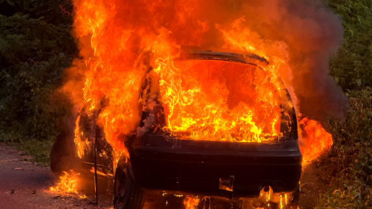Voiture en feu-2