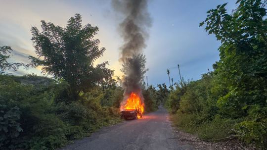 Voiture en feu-4