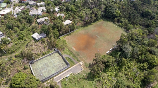 Vue aérienne de Choungui - terrain de foot